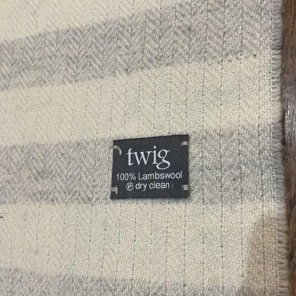 TWIG Throw (3837)